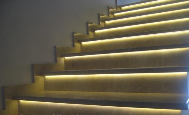 Светодиодная лента для ступеней лестницы: как сделать вашу лестницу .